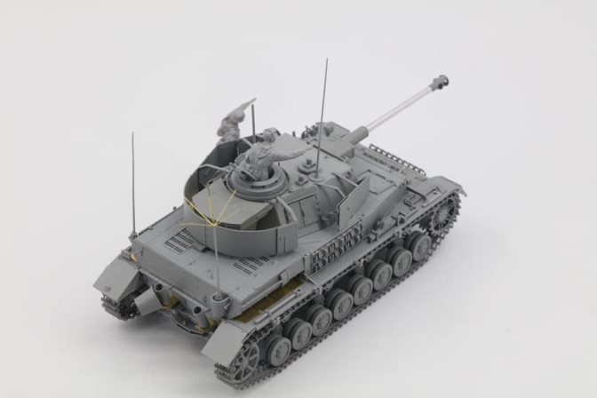 BT-006 Border Model Танк Pz.Beob.Wg. IV Ausf. J (в комплекте 2 фигуры) 1/35