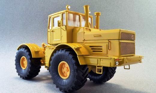 6001 AVD Models Колесный трактор K-701 Кировец, 1975 год (с декалями) Масштаб 1/43