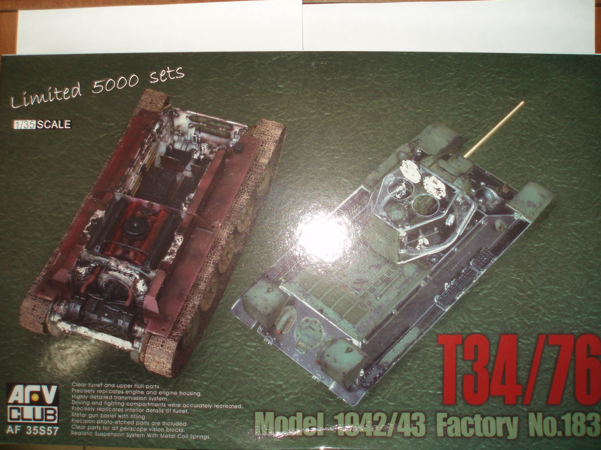 Сборная модель 35S57 AFV Club Танк T-34/76 завода 183 (образец 1942/1943года)