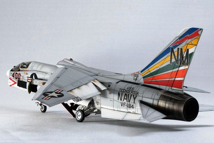 07225 Hasegawa Палубный истребитель F-8E Crusader 1/48