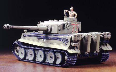  Сборная модель 32529 Tamiya Немецкий танк Тигр I. Африканский корпус. В комплекте одна фигура и металлическая загрунтованная рама 1/48