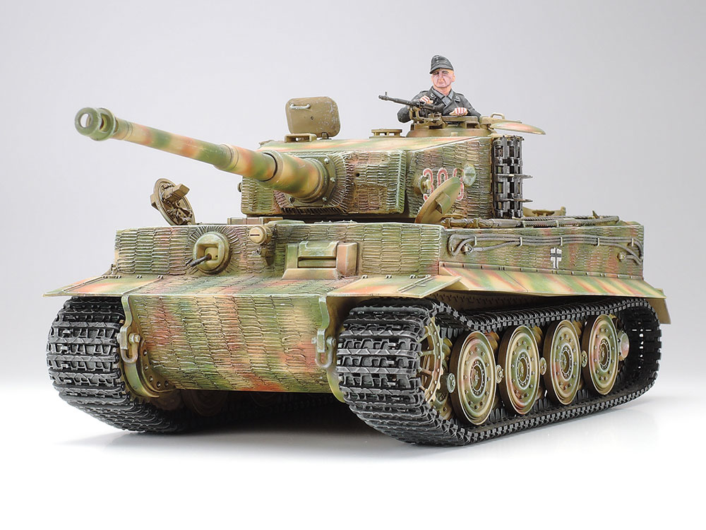 Сборная модель  35146 Tamiya Танк TIGER I Ausf.E (поздняя версия) c наборными траками и командиром (2 варианта варианта вида пушки)
