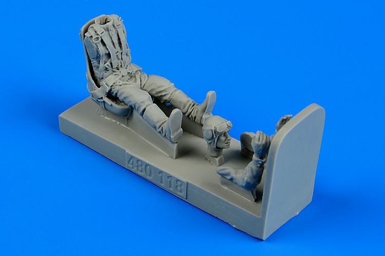 480118 Aerobonus Russian Fighter Pilot WWII with seat for La-5 1/48