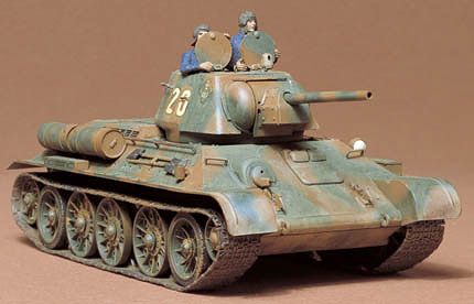 Сборная модель 35059 Tamiya Советский танк Т34/76 (с 2-мя наборами катков) с 2 фигурами танкистов 