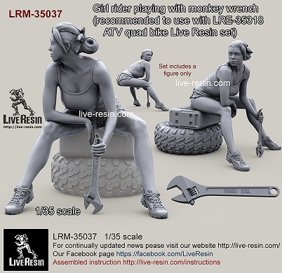 LRM35037 Live Resin Девушка байкер с разводным ключем  1/35