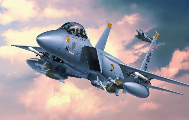Сборная модель 04891 Revell Самолет F-15E STRIKE EAGLE & Bombs 