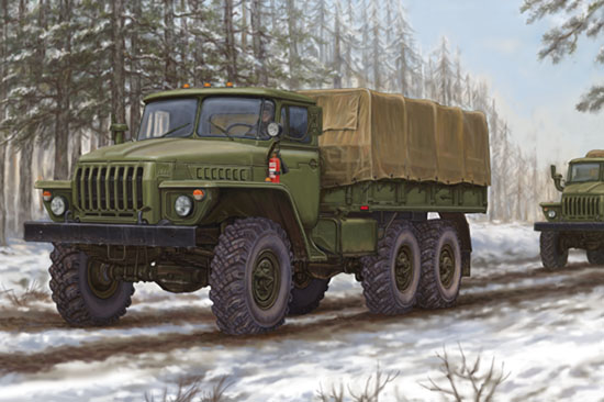 Сборная модель 01012 Trumpeter Армейский грузовой автомобиль УРАЛ-4320 (без тента) 