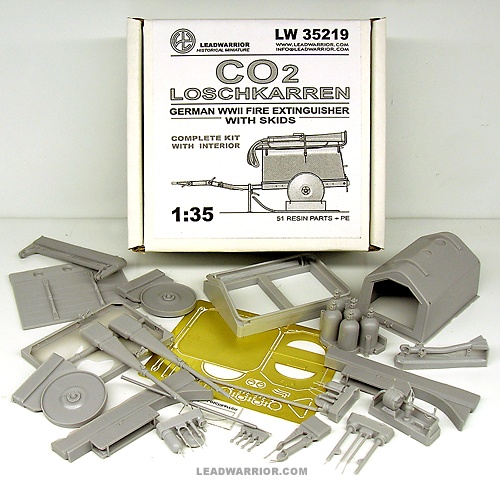 L35219 LeadWarrior CO2 Loschkarren (Fire Fighting Trailer) with steel wheels & skids 1/35