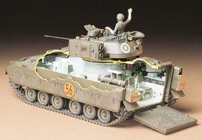 Сборная модель  35132 Tamiya Амер. танк M2 Bradley IFV