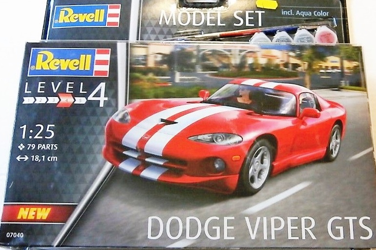 67040 Revell Подарочный набор Автомобиль Dodge Viper GTS 1/25