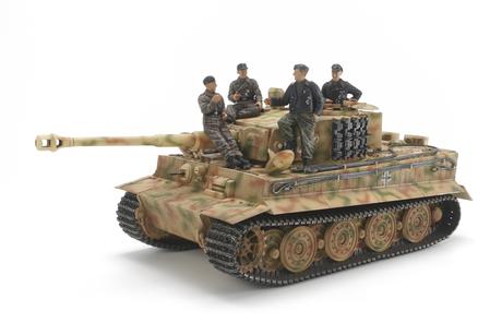 Сборная модель 25401 Tamiya Танк Tiger I (поздняя версия, 8 фигур)  