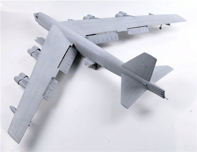 UA72200 Modelcollect Стратегический бомбардировщик B-52H 1/72