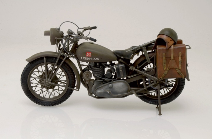 7402 Italeri Мотоцикл Triumph 3WH WWII Motorcycle 1/9
