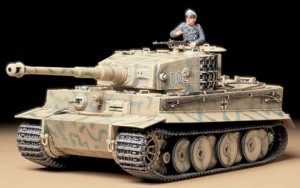 Сборная модель 35194 Tamiya Тяжелый танк TIGER I Ausf.E mid production 1943г. c 1 фигурой командира 