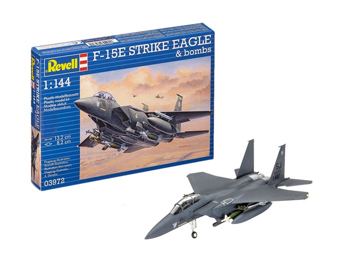 03972 Revell Самолет F-15E Strike Eagle & Bombs 1/144