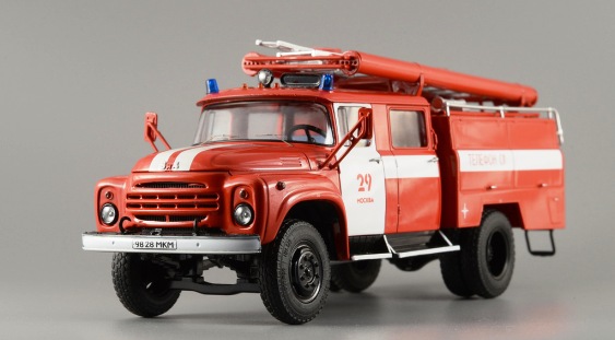 1034 Автомобиль в деталях Пожарный автомобиль АЦ-40 (130), 1977 года Масштаб 1/43